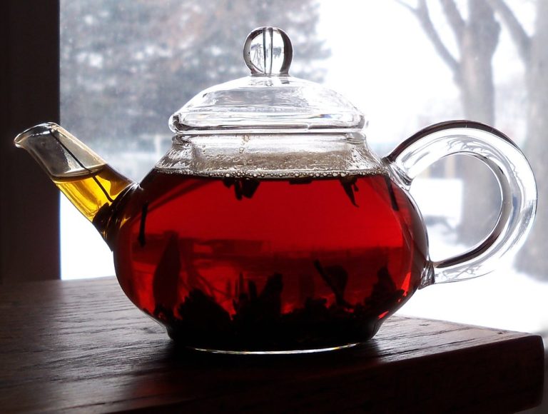 日月潭紅茶是台灣的驕傲，以其獨特的風味和優良的品質而聞名於世。自從19世紀初期引進到台灣以來，日月潭紅茶已成為台灣茶文化的代表之一。